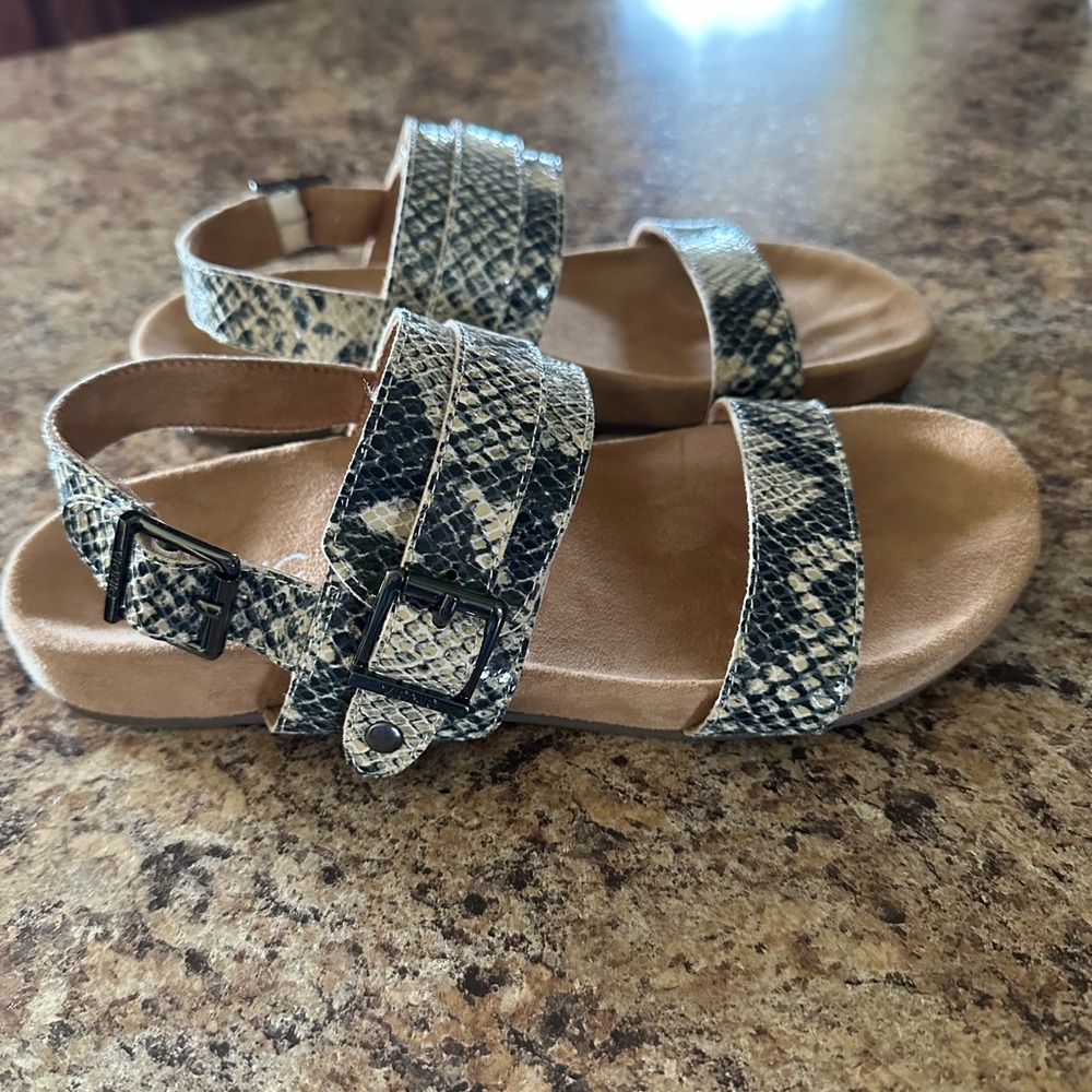 VIONIC SAMAR SANDALS WOMENS 6